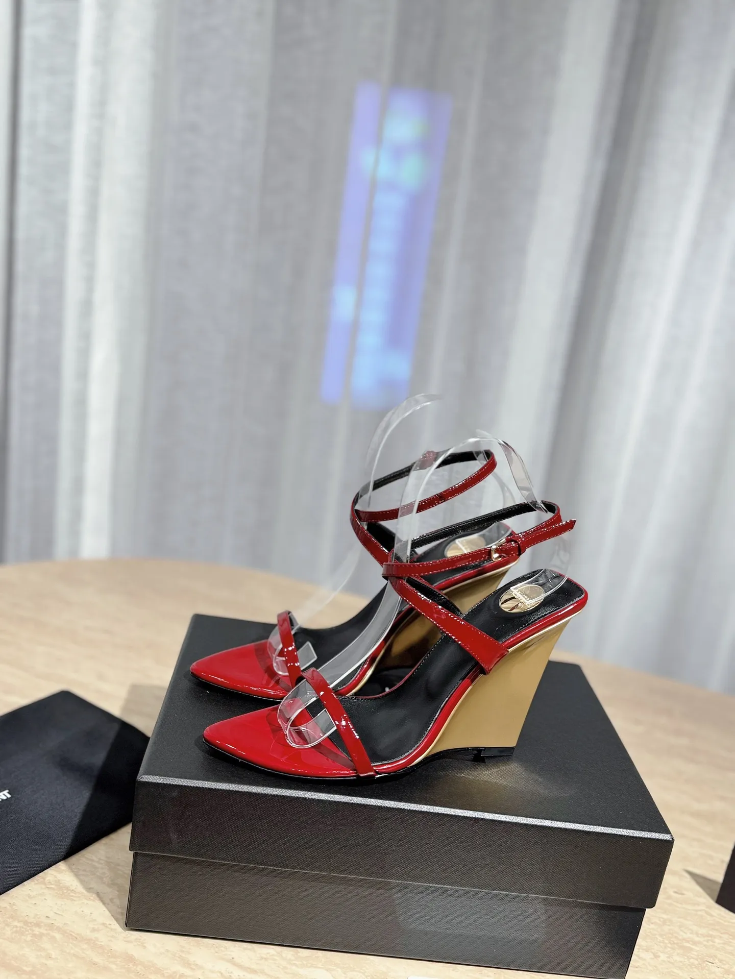 👟👟Ex-factory price 540👟👟 High version "SAINT LAUREN*" Saint Laurent YSL 25ss/spring and summer new catwalk style large rhinestone high-heeled shoes and sandals. Only YSL understands women's hearts best and does not accept refutation. It is a super invincible feminine artifact and a must-have for women (z-product full-body customization, own molded hardware accessories, perfect consistency). Compare the differences between pictures and goods on the market. ✔Upper: Customized imported silk ✔Lining: Imported 🐑Sheep leather ✔Sole: Imported genuine leather outsole ✔Heel height: 10.5cm ✔Number of yards: 35-39 (40, 41, 42 can be customized and non-returnable) (Full set of packaging)